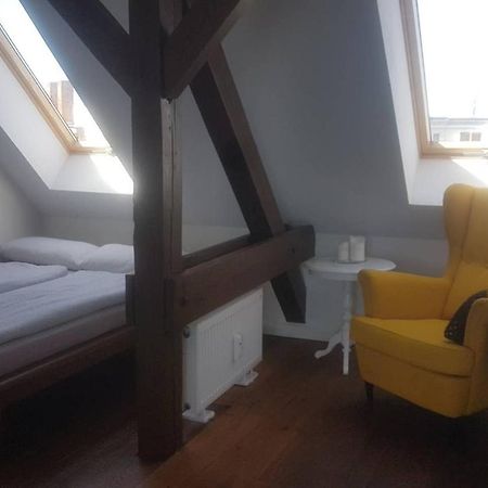Helle Dachgeschosswohnung Fuer 8 Personen In Zentraler Lage Berlin Exterior photo
