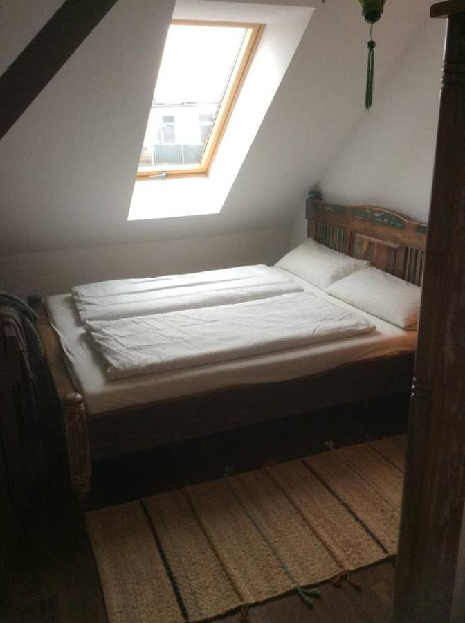 Helle Dachgeschosswohnung Fuer 8 Personen In Zentraler Lage Berlin Exterior photo