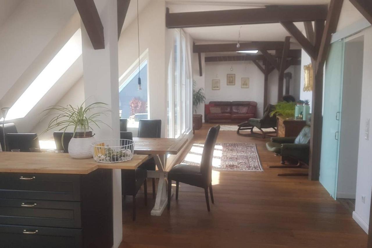 Helle Dachgeschosswohnung Fuer 8 Personen In Zentraler Lage Berlin Exterior photo