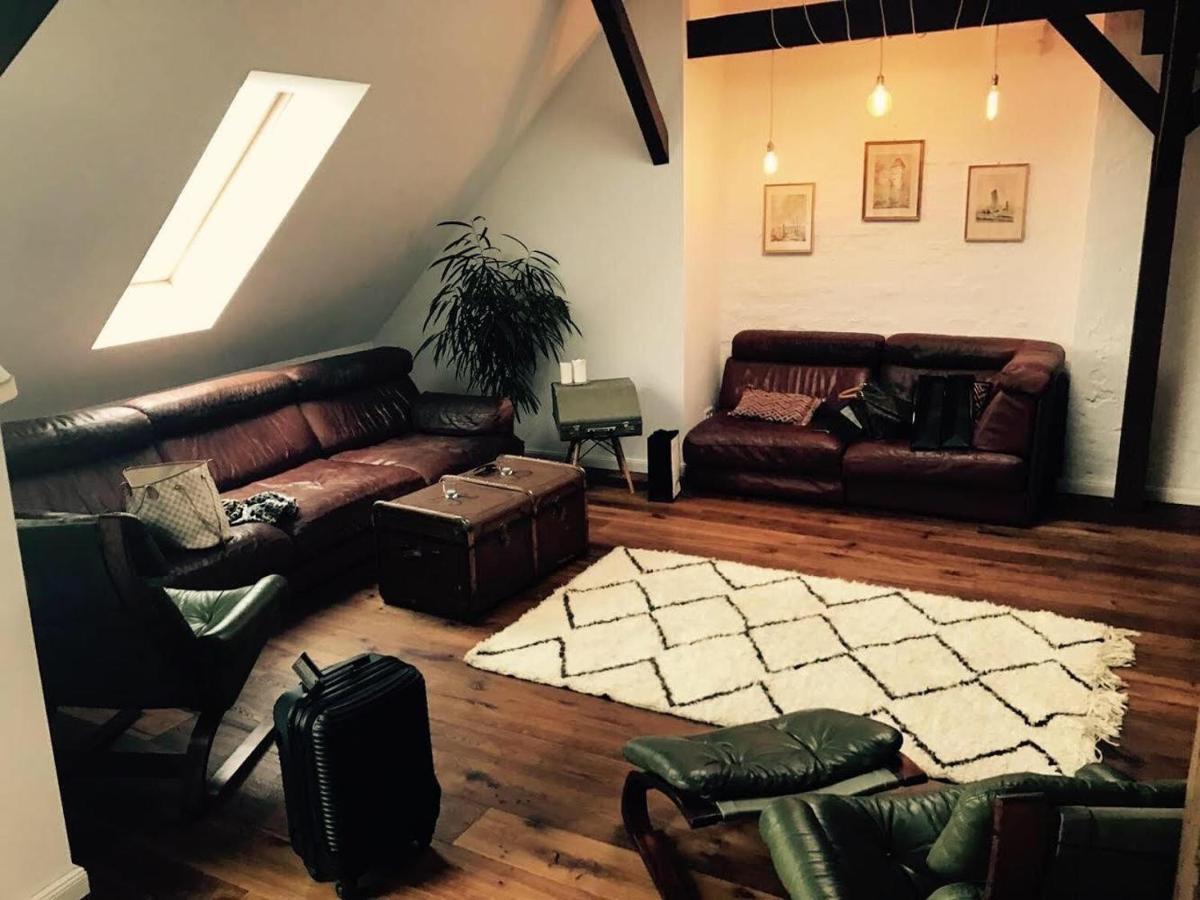 Helle Dachgeschosswohnung Fuer 8 Personen In Zentraler Lage Berlin Exterior photo