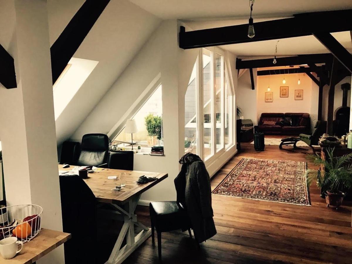 Helle Dachgeschosswohnung Fuer 8 Personen In Zentraler Lage Berlin Exterior photo