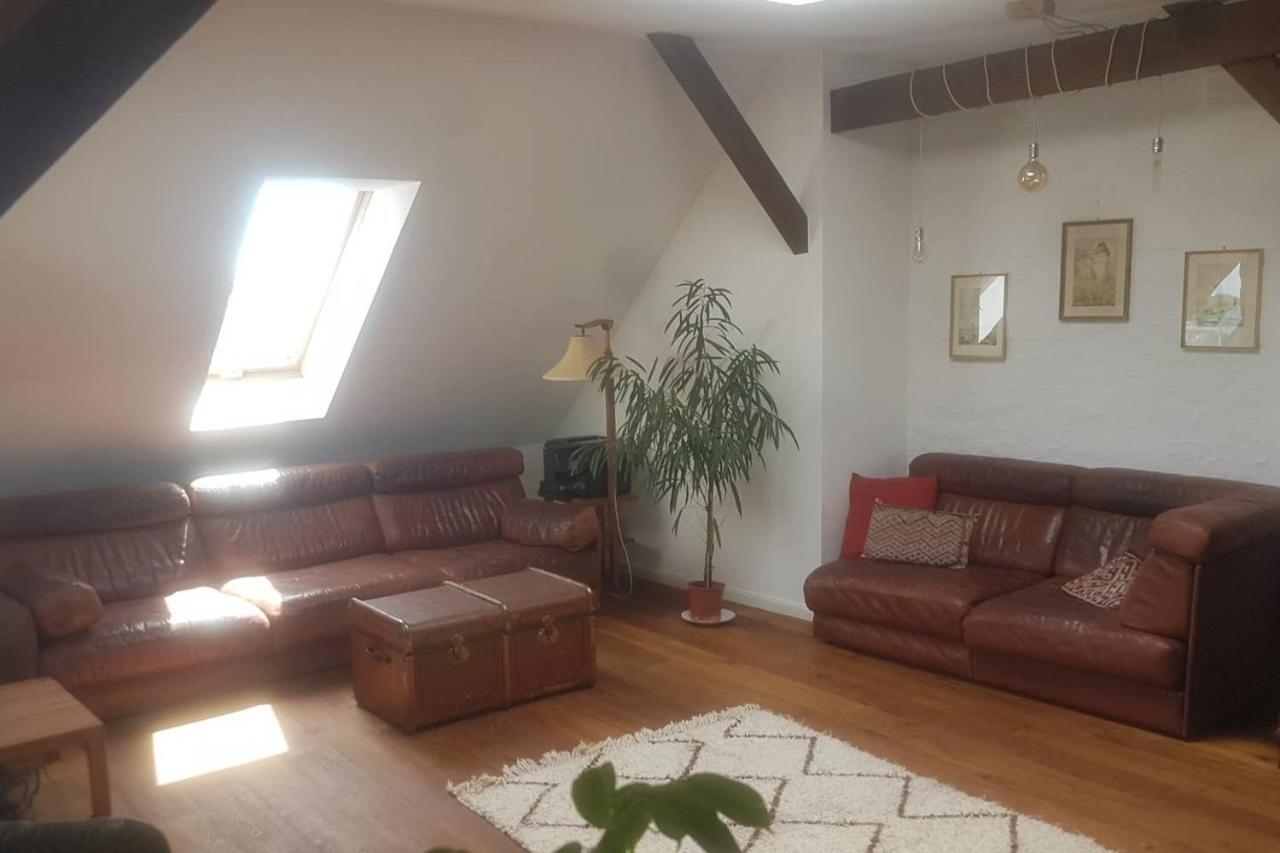 Helle Dachgeschosswohnung Fuer 8 Personen In Zentraler Lage Berlin Exterior photo